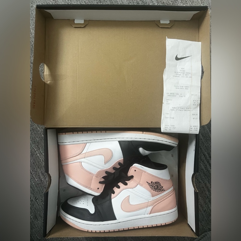 AIR JORDAN 1 MID
WLANC/NOIR/ORANGE ARCTIQUE